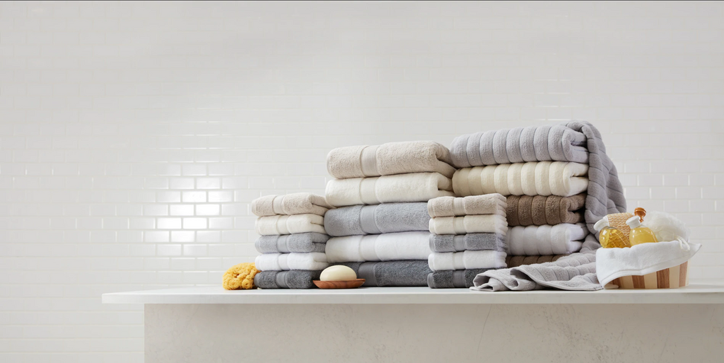 Which color is the best for towels and sheets in an Airbnb?